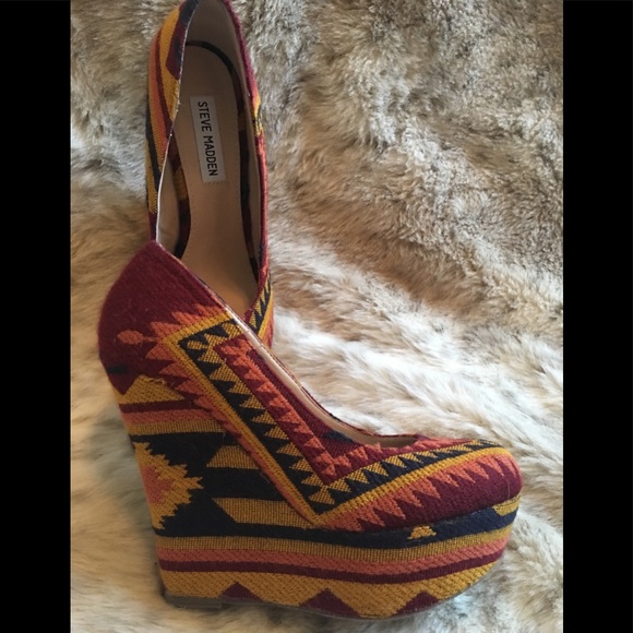 Steve Madden-Tribal Print Wedges - Picture 5 of 6